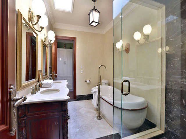luxury-toronto-bathroom-shower-glass